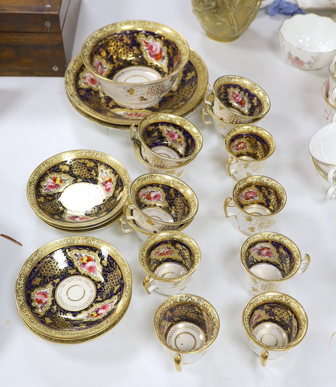 A Coalport part tea and coffee set, in London shape, c.1820 - 21 pieces